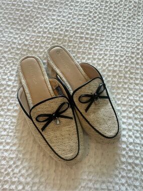Nautica Cream Slip-On Loafers with Black Trim and Bow